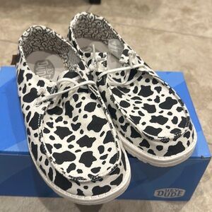 HEYDUDES WOMENS COW PRINT SIZE 10